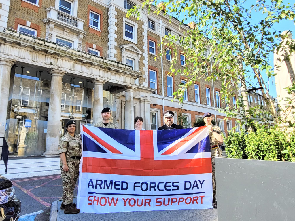 KingsCollegeNHS's tweet image. 📸 Today marks the start of #ArmedForcesWeek.

To celebrate this week, members of the armed forces network raised the AF flag this morning at King's College Hospital, the Princess Royal University Hospital and Orpington Hospital.

#TeamKings l @AFN_KCH