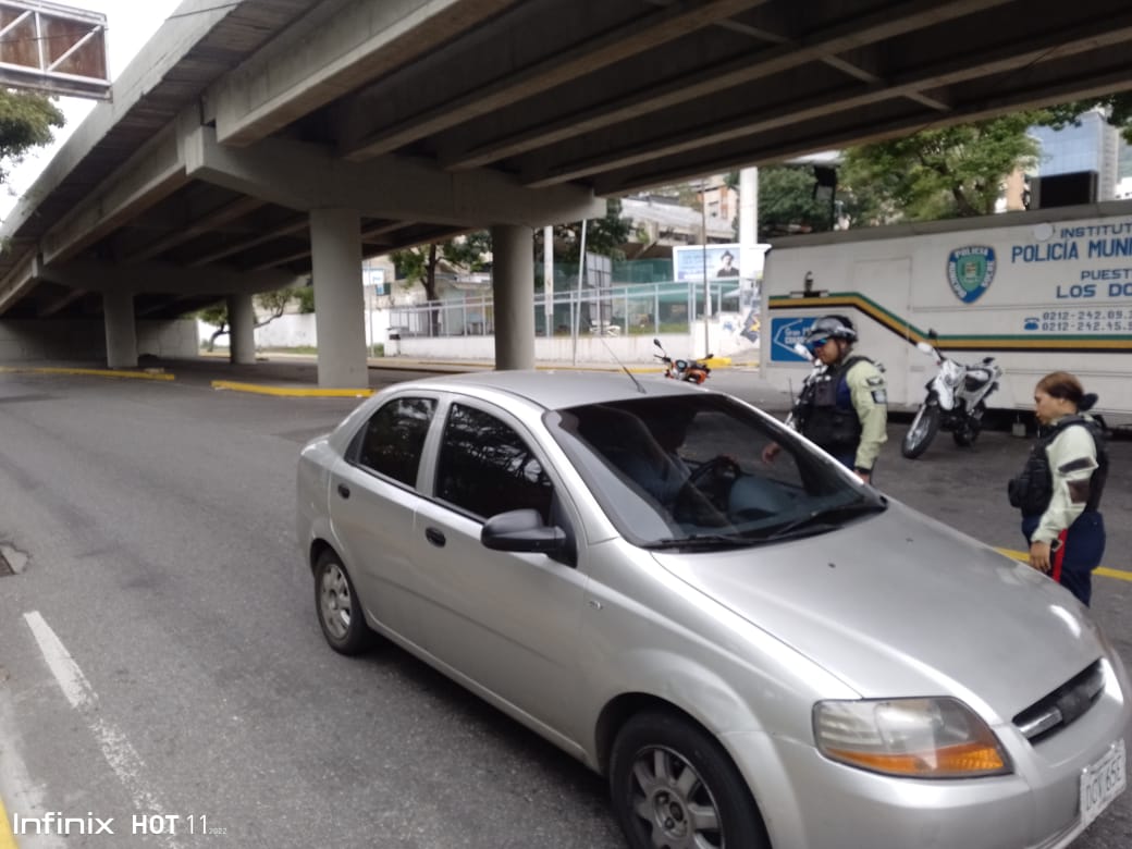 PolisucreOficia's tweet photo. #24deJunio Cumpliendo lineamientos del @MijpVzla se informa a la ciudadanía  Puntos de Atención al Ciudadano (PAC) bajo estricta supervisión se encuentran activos en: #LosDosCaminos #Sebucan #AvSanz #Petare  #LaUrbina  #UrbTerrazasDelAvila #LosCortijos #LaCalifornia #Mariches https://t.co/pfhyyzwAwx