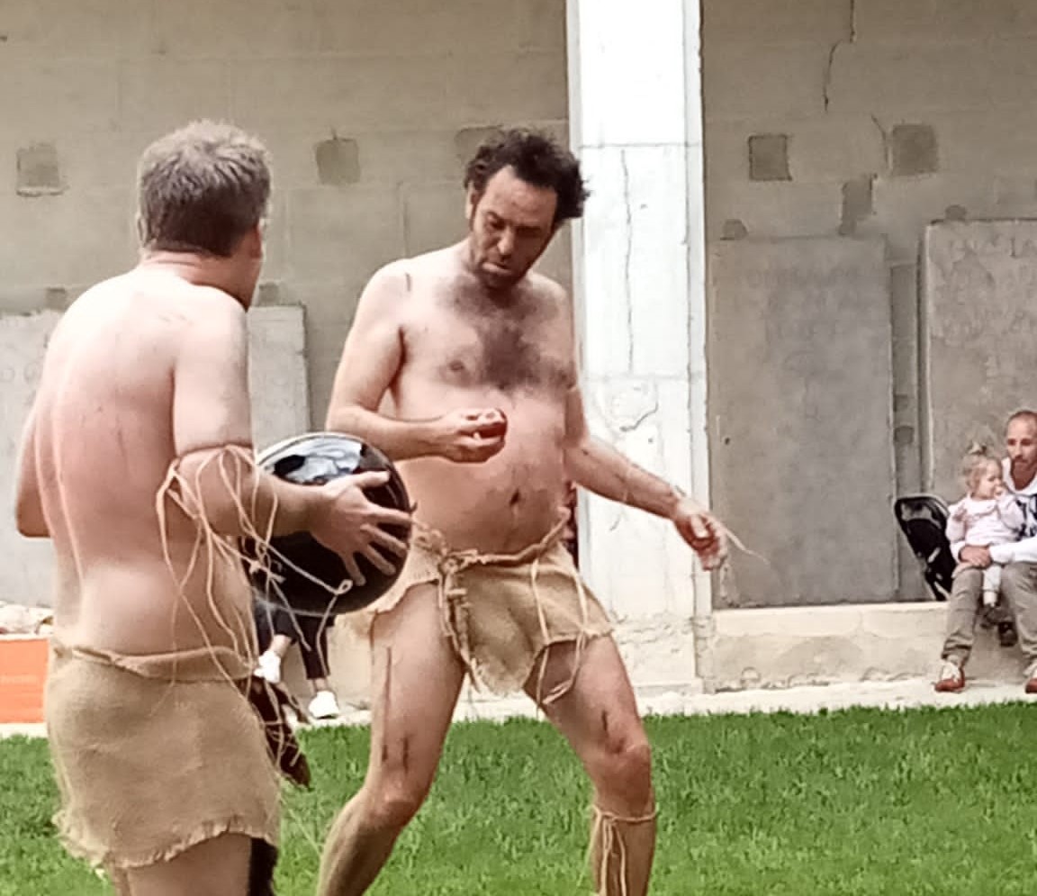 PdgCie's tweet photo. Samedi 15 et dimanche 16 juin, pour la journée européenne de  l’archéologie, des grognements et des cris ont retenti dans les  coursives du musée Savoisien de @VilledeChambery . https://t.co/RUxUvWOqOM https://t.co/WDWC0uhSq8