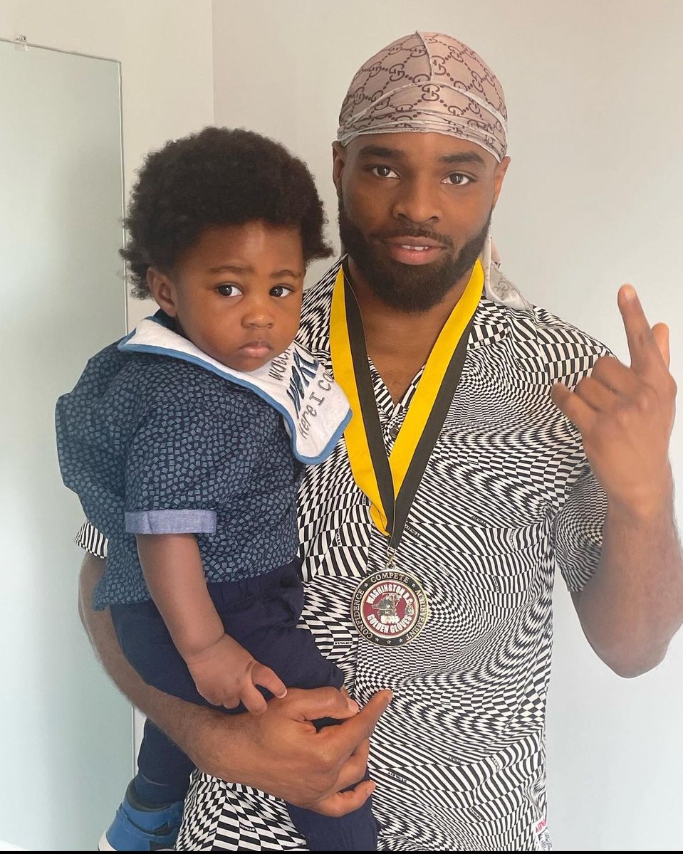 gabeedoro2000's tweet photo. A father, A man of God, and 3x Golden Gloves champion. 
Isaiah Olugbemi was shot 19 times by this racist bastard Nicholas Giroux, his death was unnecessary and needs to be brought to the light on your amount of hate crime Black ppl get everyday #JusticeforIsaiah #Blacklivesmatter https://t.co/ZINUlQBLAJ