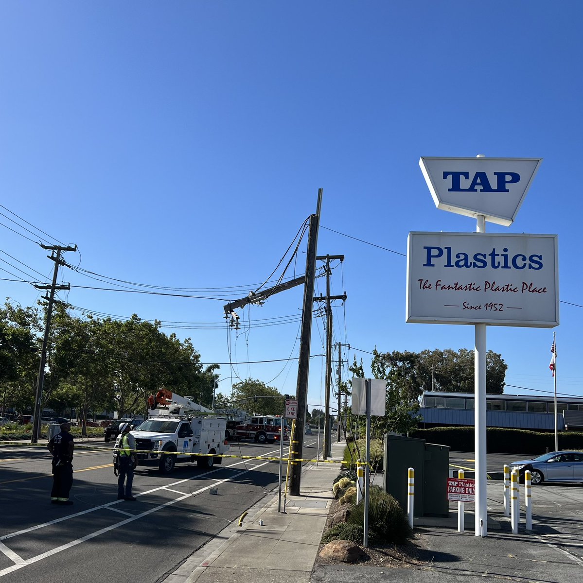 tapplastics's tweet photo. TAP San Leandro is currently without power and closed for the day due to downed lines. We will update when power is restored! #sanleandro #alvarado #tapplastics #pgande https://t.co/oPWUL97hIB