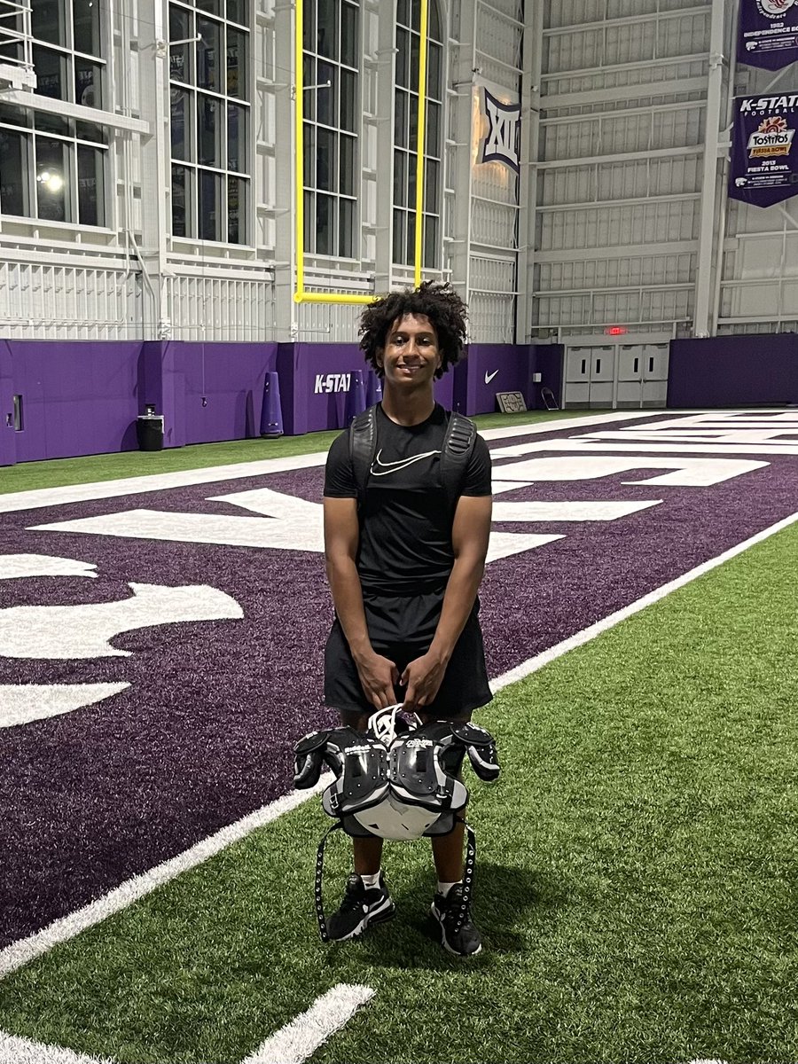 JayvannA7's tweet photo. Had a great time at K-State camp this weekend! @CoachKli @KStateFB @spedbraet @Coach_Middleton 

@CoachJesseOwen @GETrailblazerFB @BCfootballHF @WOWKCfootball https://t.co/ibDhQpLcNj