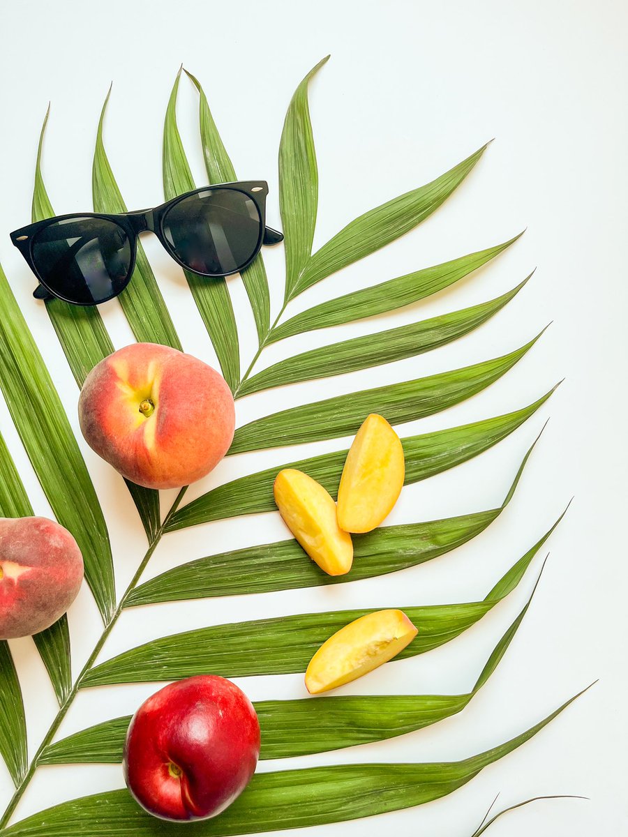 keanyproduce's tweet photo. Summer lovin’ had me a blast!🍑Kick off the summer season with Keany’s local favorites!☀️

Pictured:
Local Yellow Peaches | Item 16044 | 1/2 bushel
Local White Peaches | Item 16056 | 1/2 bushel
Local White Nectarines | Item 14022 | 1/2 bushel
Palm Leaves | Item 16000 | bunch https://t.co/B7FwSr6ShW