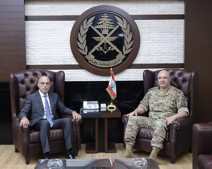 FouadDandan's tweet photo. تشرّفت اليوم بزيارة العماد جوزيف عون في مكتبه باليرزة، وكانت مناسبة لتأكيد الحرص على تعزيز دور الجيش، والأجهزة الأمنية كافة، كونها المؤسسة الوطنية الجامعة.
@lebanesearmy https://t.co/4aCqBgh9Ts