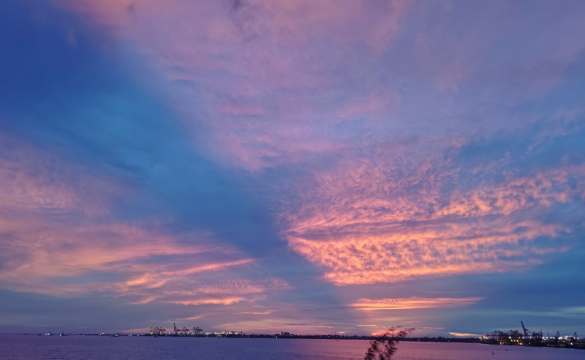 VisitDanzhou's tweet image. #summerview 🎨🖼️
#Danzhou often treats us to stunning #sunsets, with the sky turning into a gorgeous palette of colors. This natural spectacle lures both locals and tourists to take a leisurely stroll along the beach.🌴🌴
#hainan #citylife #views #summer #sea