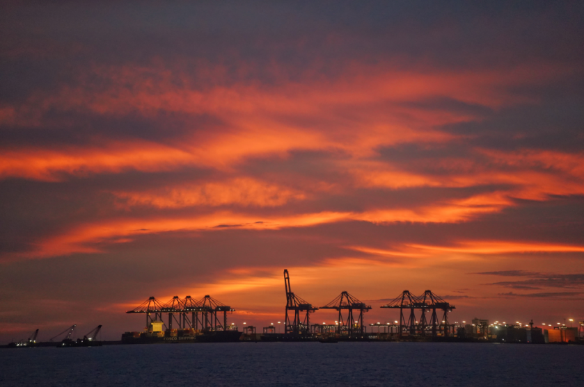 VisitDanzhou's tweet image. #summerview 🎨🖼️
#Danzhou often treats us to stunning #sunsets, with the sky turning into a gorgeous palette of colors. This natural spectacle lures both locals and tourists to take a leisurely stroll along the beach.🌴🌴
#hainan #citylife #views #summer #sea