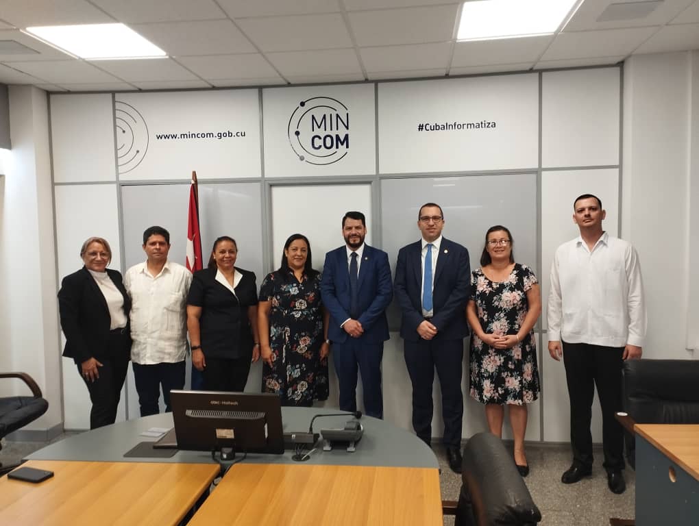 Recibí al Sec General de la Unión Postal para las Américas, España y Portugal, el Sr. Franklin Castro, encuentro cordial y de estrategias conjuntas para fortalecer el Servicio Postal Universal y el desarrollo de nuevos proyectos de cooperación para el desarrollo del correo cubano