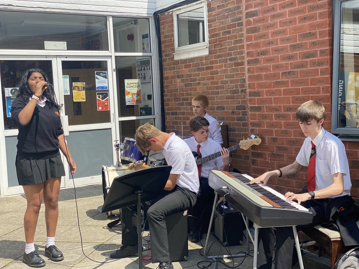Lively start to Arts Week with some lunchtime busking in the sunshine 🌞