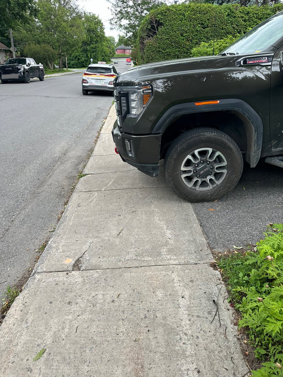 OttawaBylaw's tweet photo. In the interest of public safety and mobility, no portion of a vehicle may be parked on or over a sidewalk.

Stop over sidewalk = $120. #OttCity https://t.co/LXyETHKGD4