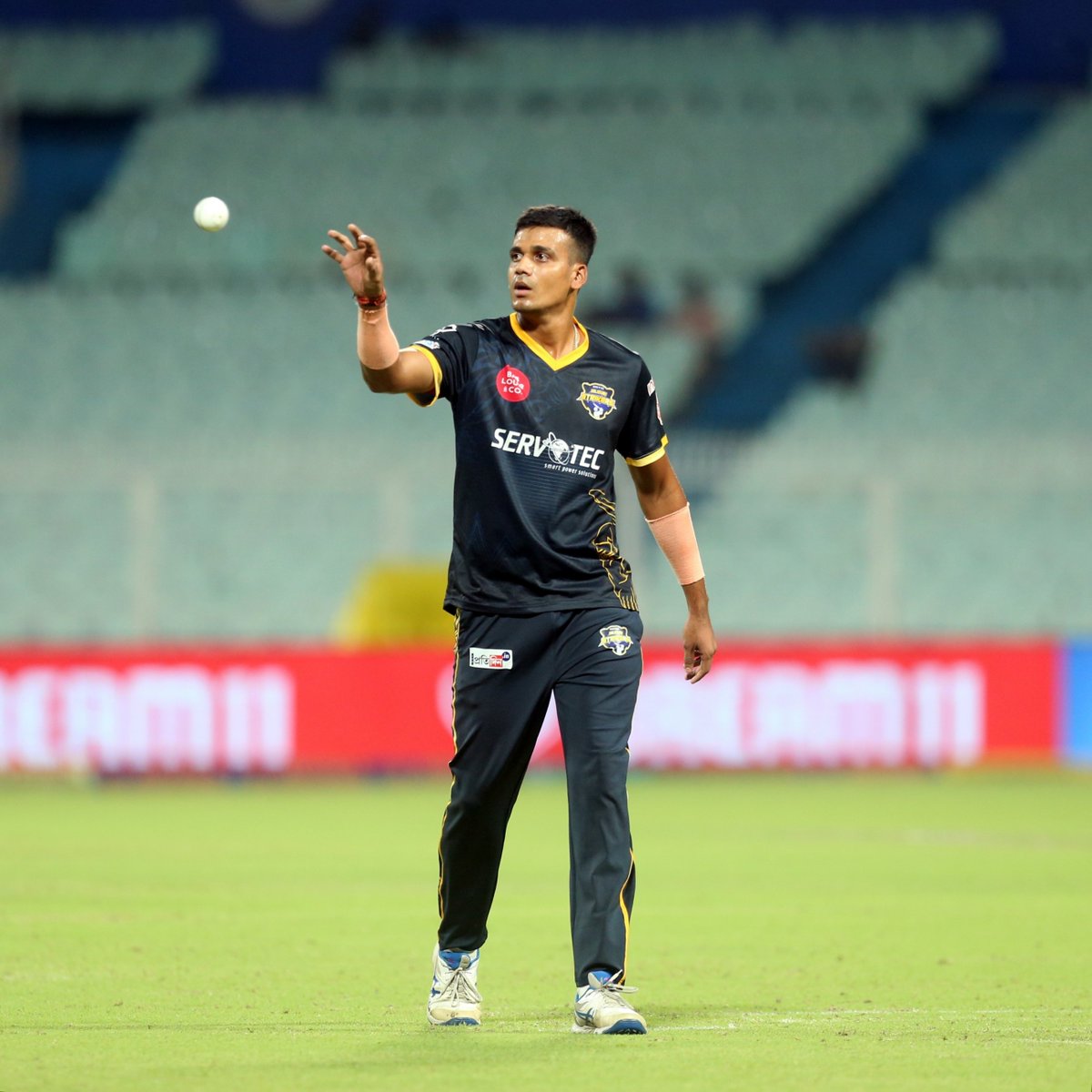 SiliguriStriker's tweet image. After 10 overs : 

The score is 85 for the loss of 2 wickets! 
We need to defend 103 runs! 
.
.
#sssvsssm #bengalprot20league #siliguristrikers