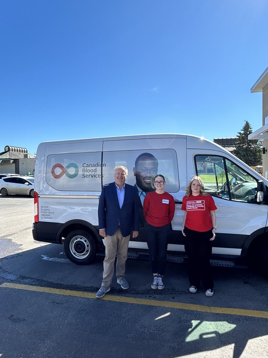 KevinWaugh_CPC's tweet image. Today I went to @lifelinesask Canadian Blood Services to talk to the Summer students that they hired.

Did you know that every 60 seconds somebody needs blood! A 1 hour appointment means a life is saved!

#canadaslifeline #canadianbloodservices #donateblood #savealife