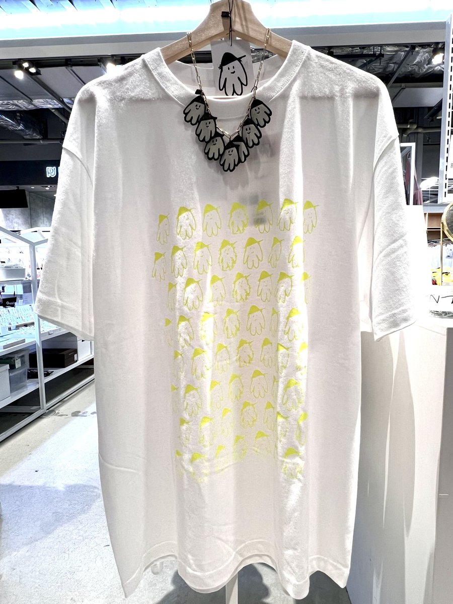 yokkoyy's tweet photo. MIYASHITA PARK 2Fで開催されているアナログガジェット、初日の夜、行ってきました
売り場が広くて可愛い作品がいっぱい✨ コラボ作品もいっぱい。目移り祭りで楽しかったー!😊
#アナログガジェット
#KIIMAN
#RGBLABORATORY
#co5
#NEEVO https://t.co/fNF2csIx6T