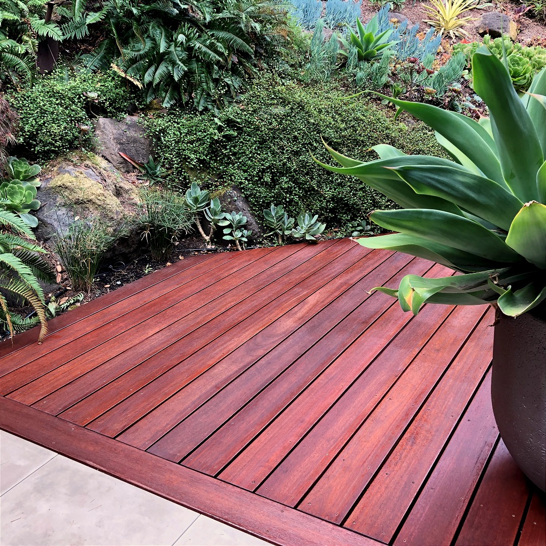SteveGetsiv's tweet image. The perfect outdoor sanctuary 🌳 ✨ Batu stained with ExoShield Walnut adds a beautiful touch of warmth to the lush greenery. #BatuDecking #NovaUSAWood #ExoShield