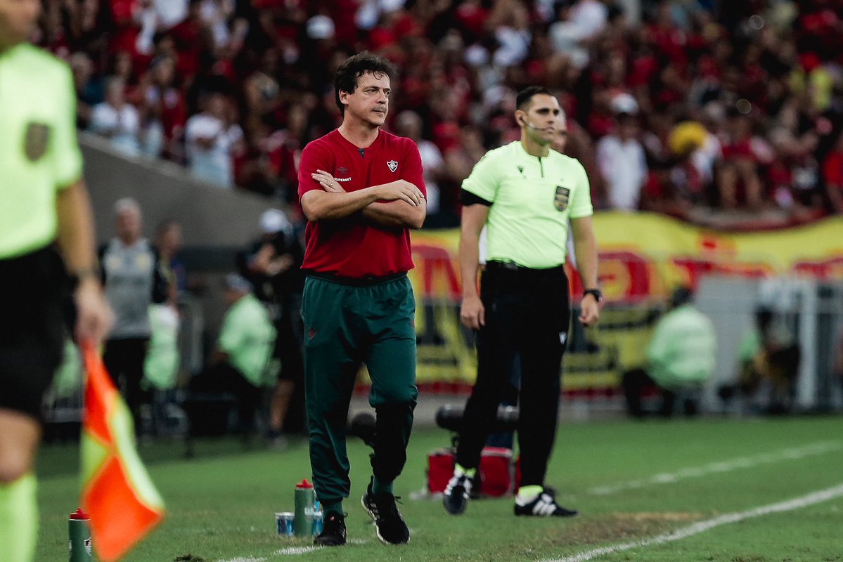 arqui_virtual's tweet photo. URGENTE!

Fernando Diniz não é mais técnico do Fluminense.

🗞 @geglobo | @nevesmarcello 
📸 Lucas Merçon/Fluminense FC https://t.co/gE0v1LHa4W