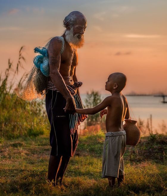 Ayudar sin que se perciba....sin necesitar las gracias, eso es humildad y ausencia de ego.
Es amor.