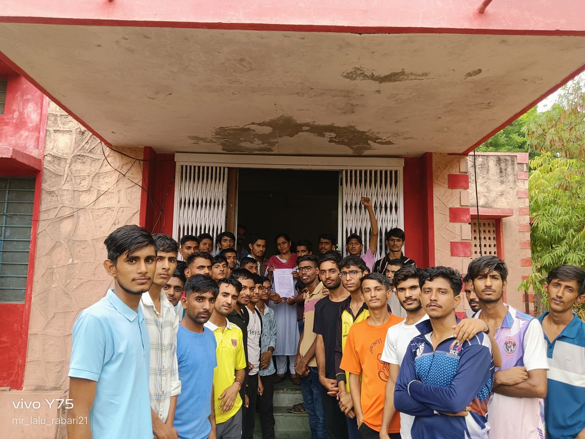 साथियों निराश मत होना आपका संघर्ष जाया नहीं जाएगा, सरकार को इस मुद्दे पर पीछे हटना पड़ेगा। धन्यवाद अजमेर के साथियों को। 
 #manojmeena 
#महिला_आरक्षण_वापस_लो