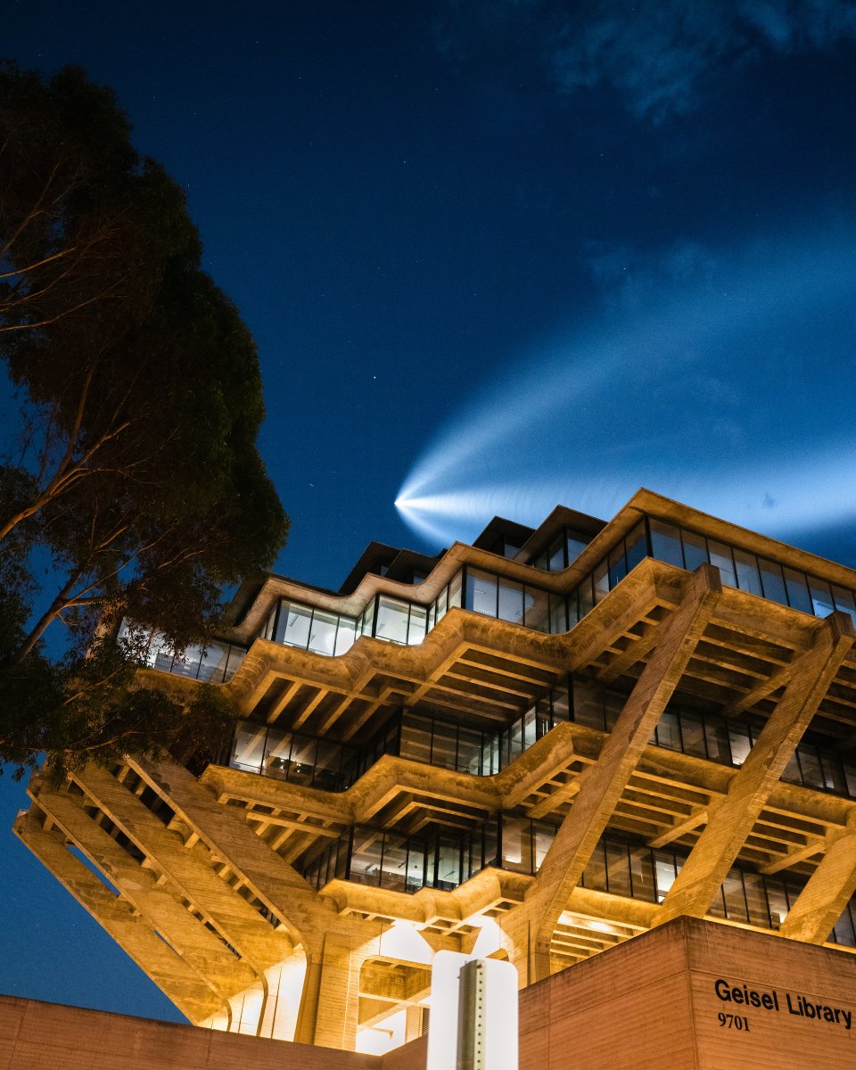 UC San Diego (@ucsandiego) on Twitter photo Another spaceship flying over our spaceship. π 
An awe-inspiring glimpse of the <a href="/SpaceX/">SpaceX</a> #Falcon9 soaring high above UC San Diego captured by <a href="/erikjep/">Erik Jepsen</a> last night. π Another spaceship flying over our spaceship. π 
An awe-inspiring glimpse of the <a href="/SpaceX/">SpaceX</a> #Falcon9 soaring high above UC San Diego captured by <a href="/erikjep/">Erik Jepsen</a> last night. π