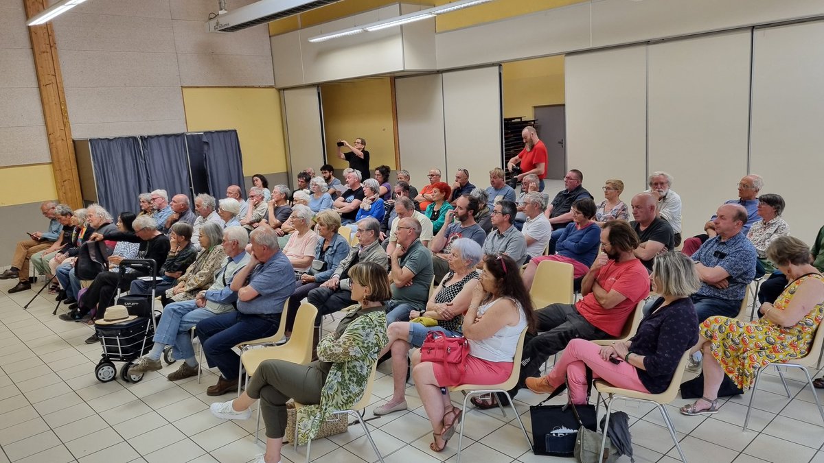 PCF48Cevennes's tweet image. Ce soir, plus de soixante-dix citoyen-ne-s présent-e-s à la réunion publique du #FrontPopulaire à Florac ! #onestlà ✊