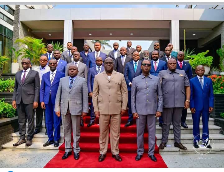 SarhoMarcel's tweet photo. #RDC: Lundi 24 juin le Chef de l’État a rencontré les gouverneurs de toutes les 26 provinces à Kinshasa. Au cours de cette rencontre, il a exhorté aux nouveaux Gouverneurs de travailler de façon à assurer le développement. Me Crispin MUKENDI est l'oiseau rare que le Kasaï attende https://t.co/djf5AXf10H