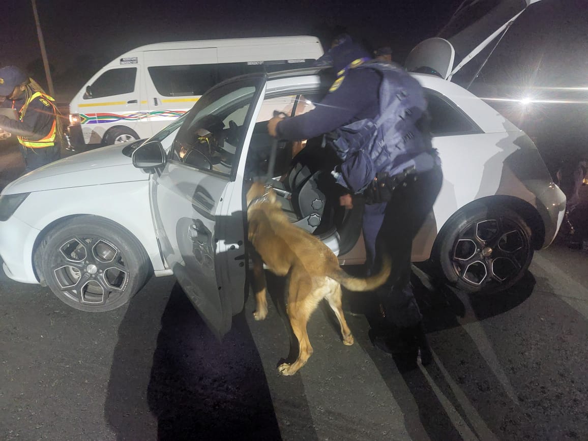 AFRICANDEMOC's tweet image. #sapsGP This past weekend, the Gauteng Provincial  Commissioner, Lt Gen Tommy Mthombeni, led a successful #OperationShanela in the Province. The operation covered all districts in Gauteng and resulted in the apprehension of 751 suspects involved in various serious crimes.…