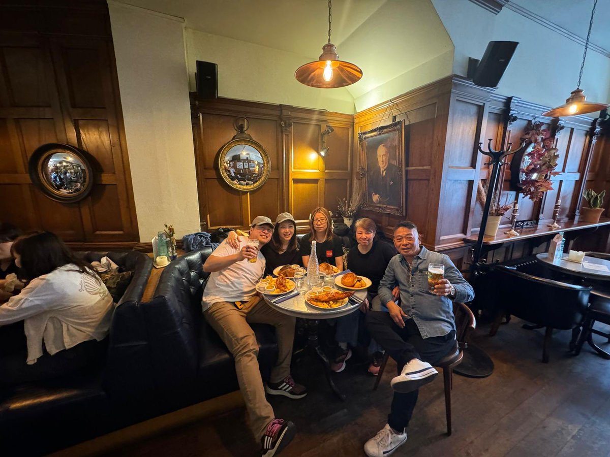 old_shades's tweet photo. The Old Shades is all about spending quality time and even better food. Would you look at that fish 😻🍻 https://t.co/Rdl9hGdFU4