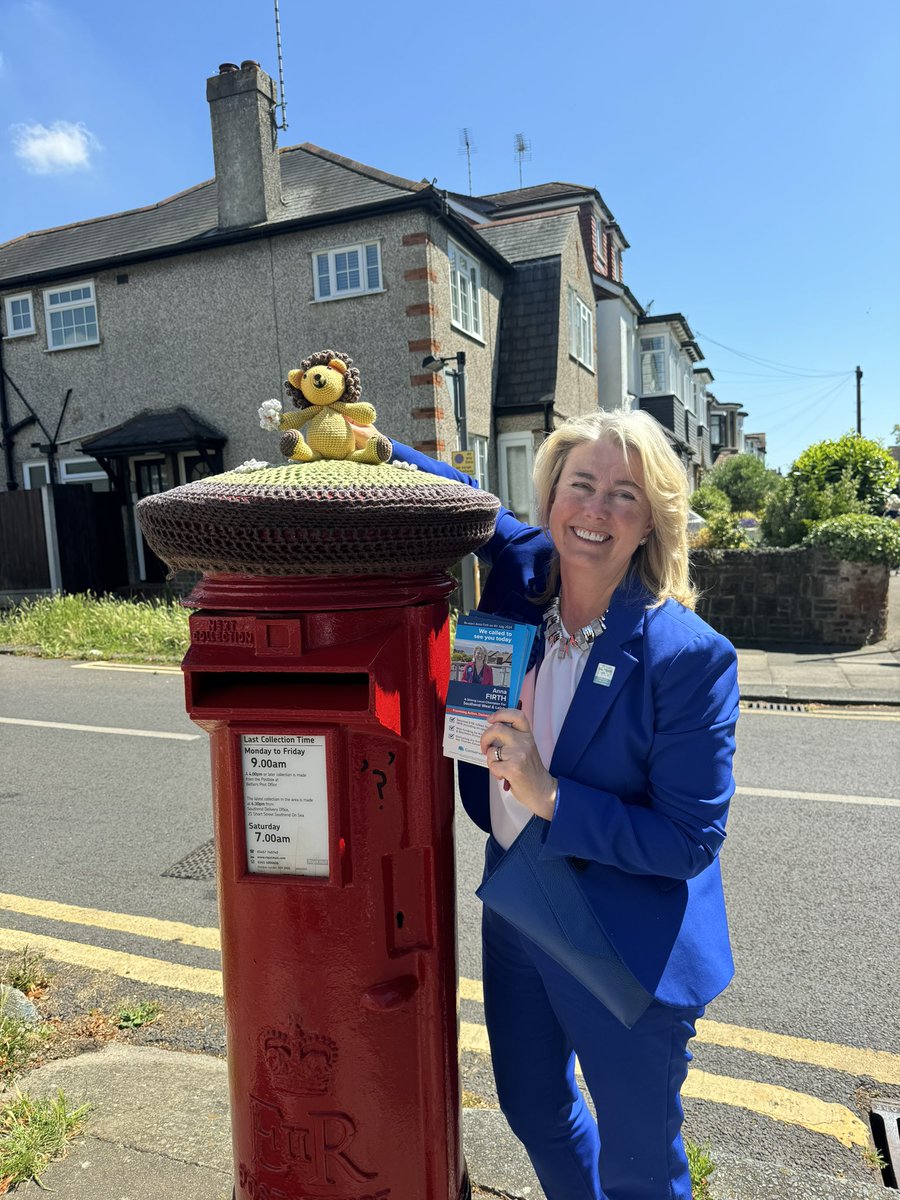 Anna_Firth's tweet photo. Another wonderful day campaigning in the sun in #Belfairs and #Chalkwell ! ☀️
Always so uplifting to spot these lovely postbox toppers around Southend📮❤️
#AnnaFirth4SouthendWestandLeigh
#GeneralElection2024 https://t.co/noP4oWAPJM