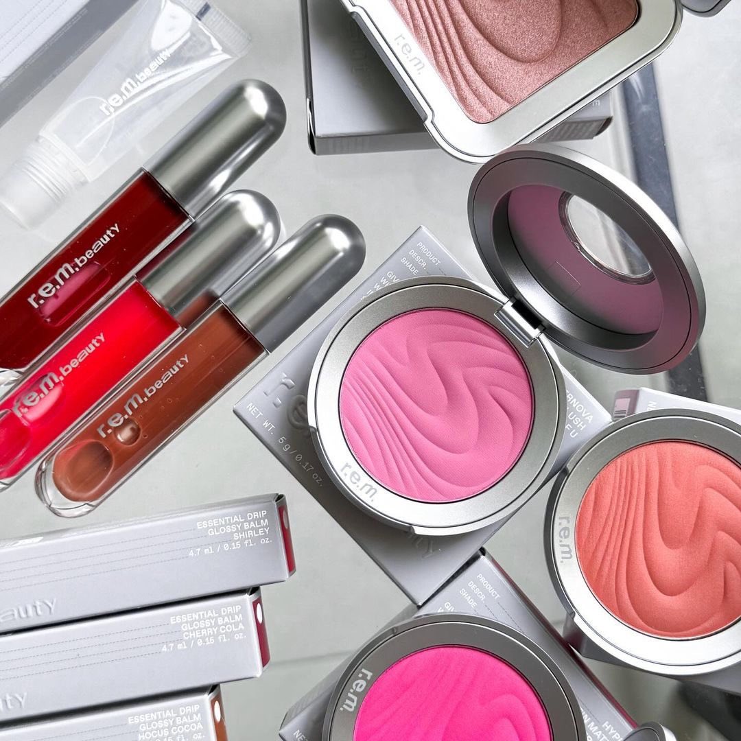 rembeauty's tweet image. complete your summer look with #hypernova satin matte blush and #essentialdrip glossy balm 🧚‍♂️♡