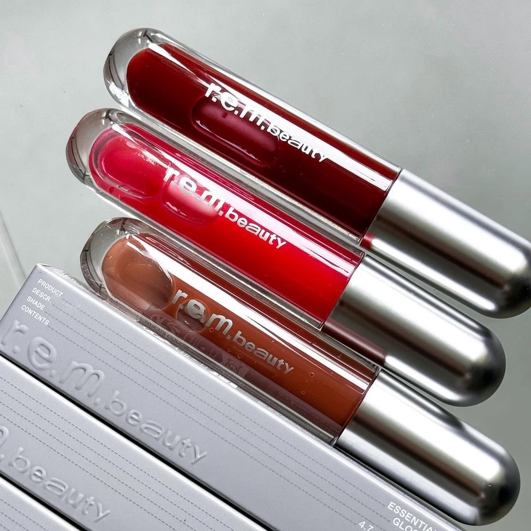 rembeauty's tweet image. complete your summer look with #hypernova satin matte blush and #essentialdrip glossy balm 🧚‍♂️♡