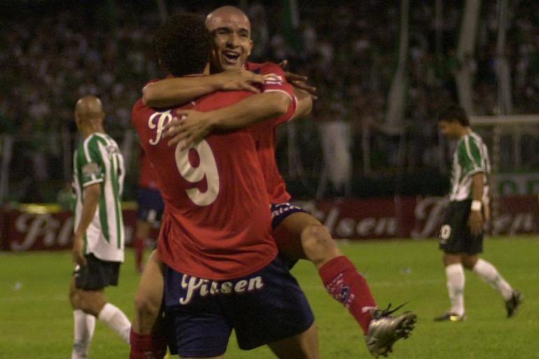 DIM_Oficial's tweet photo. [😍🔴🔵] Un día como hoy del año 2004 ⭐️❤️💙 https://t.co/kWQUzpba2b