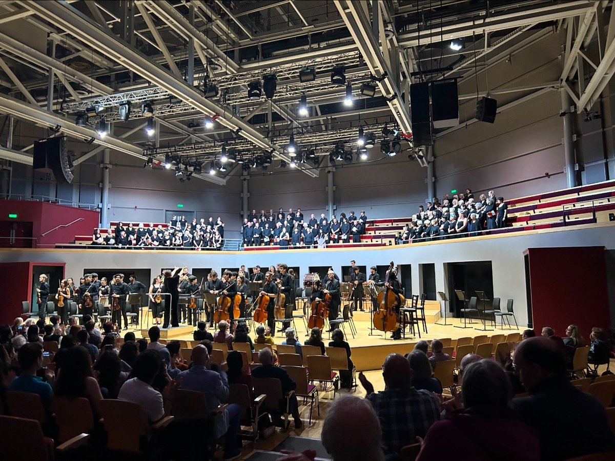 Adam Hilton (@_adamhilton) on Twitter photo My first time performing at <a href="/warwickarts/">Warwick Arts Centre</a>!
A pleasure to sing the bass solo in the Nelson Mass directed by @suzzievan My first time performing at <a href="/warwickarts/">Warwick Arts Centre</a>!
A pleasure to sing the bass solo in the Nelson Mass directed by @suzzievan