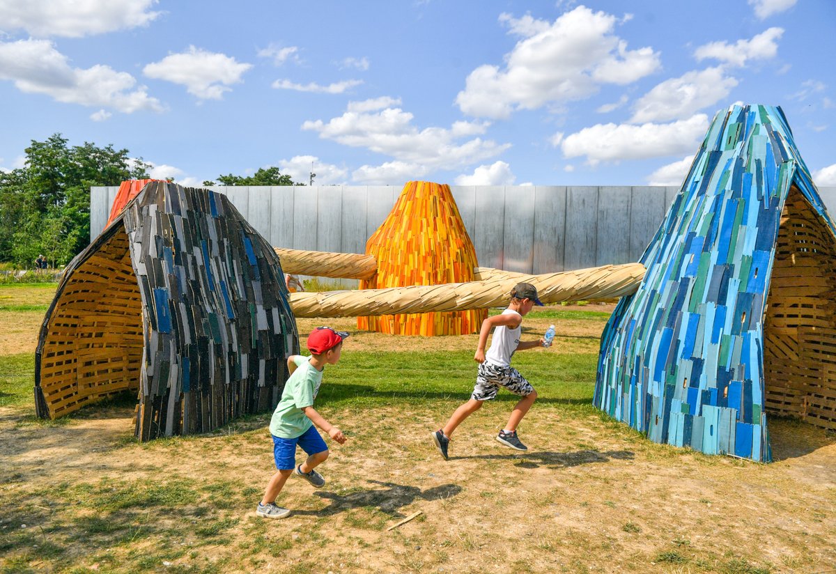 pasdecalais62's tweet photo. ☀️Cet été vivez le Parc en fête au @louvre_lens ! Un programme estival gratuit conçu pour les personnes en quête de loisirs pendant les vacances, avec espaces de détente, activités artistiques &amp; sportives, temps forts festifs &amp; participatifs... Programme : https://t.co/PVqkQnnAxa https://t.co/J6oqtDgk1V