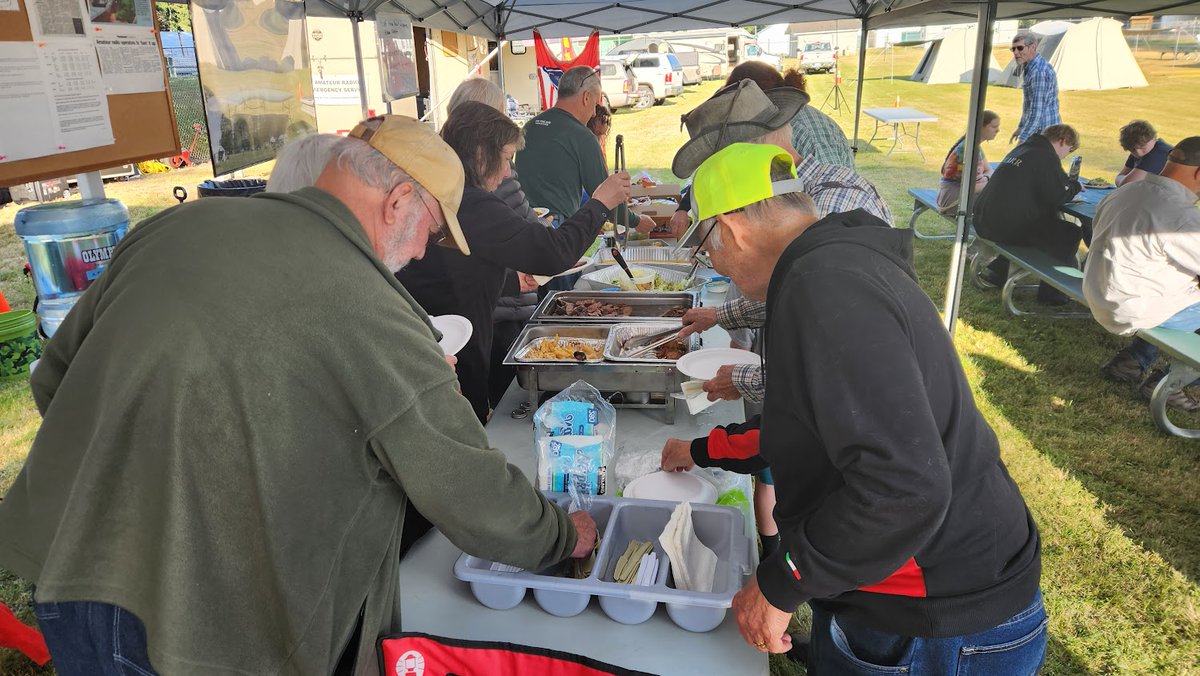 KC7EQO's tweet photo. More pics from #CCARC #hamradio #Feildday https://t.co/nAiVLrvmFo