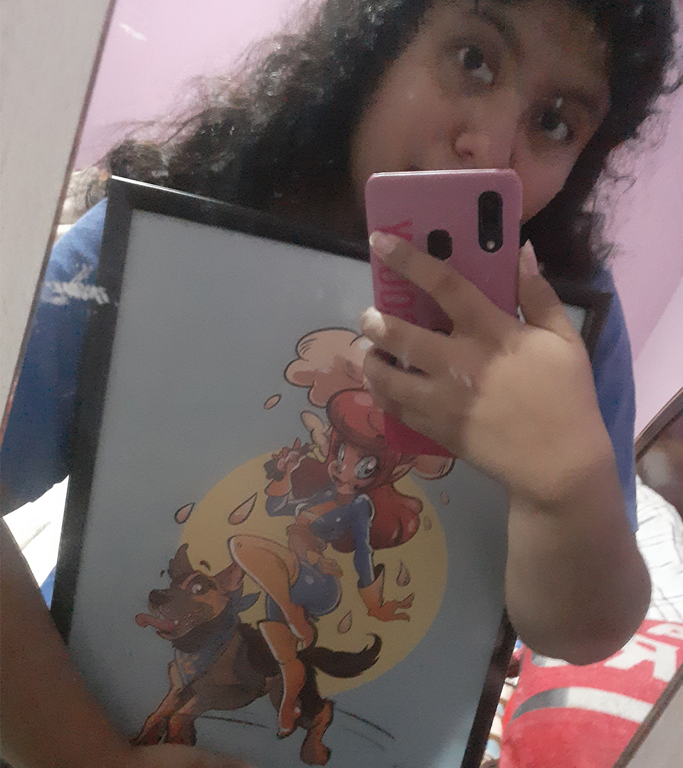 BethesdaLATAM's tweet image. ¡Con el premio ya en casa! ☢️🙌🎨

Hace unas semanas pudimos ver en vivo a @Catmynt creando este fantástico arte Pin-up inspirado en #Fallout durante las Nuka-Cola Nights. Muchos nos acompañaron desde sus casas, ¡e @IvannaTorane fue la ganadora de una versión del arte enmarcada!…