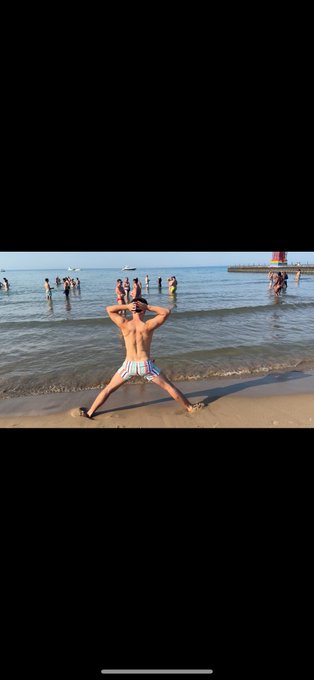 Can you do a split https://t.co/vNAU3naOlJ https://t.co/amPNaVmPwH