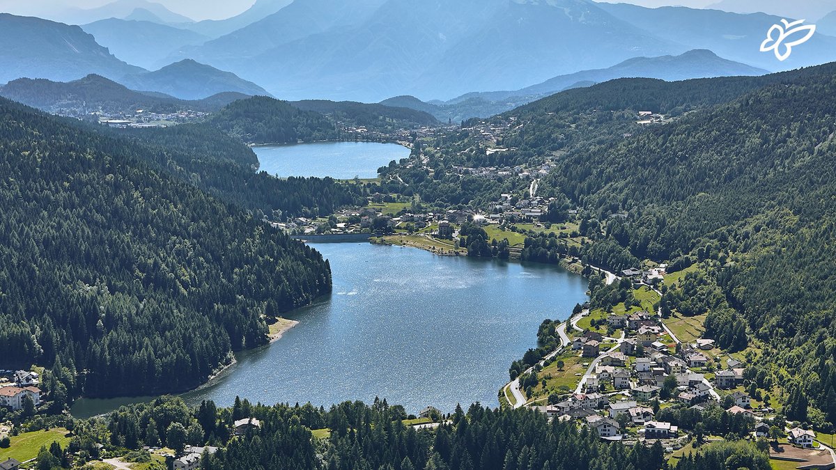 Piazze and Serraia lakes: relax, water sports, walks and family fun ☀️ These two twin pearls are a fundamental part of Piné landscape ➡️tinyurl.com/LakeSerraiaAnd… 

[📷 E. Bosco]
#visittrentino #trentinowow #summerintrentino