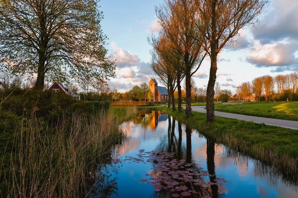 Westernijtsjerk in het zonnetje! 📸 Floriske Gerritsma ⁠| #westernijtsjerk #frysketsjerken