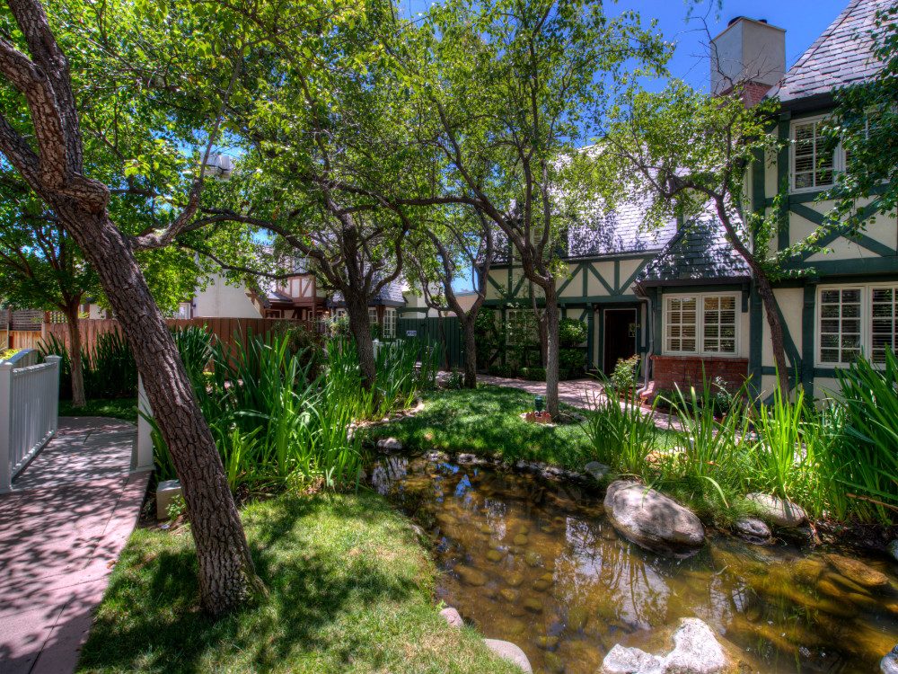 VisitSYV's tweet image. For a unique and charming stay in Danish-inspired Solvang, check into the Wine Valley Inn. This boutique hotel features private cottages and suites spread among beautiful gardens for an old-world feel with modern amenities. Book now: bit.ly/3QMfk2p

📸: Wine Valley Inn