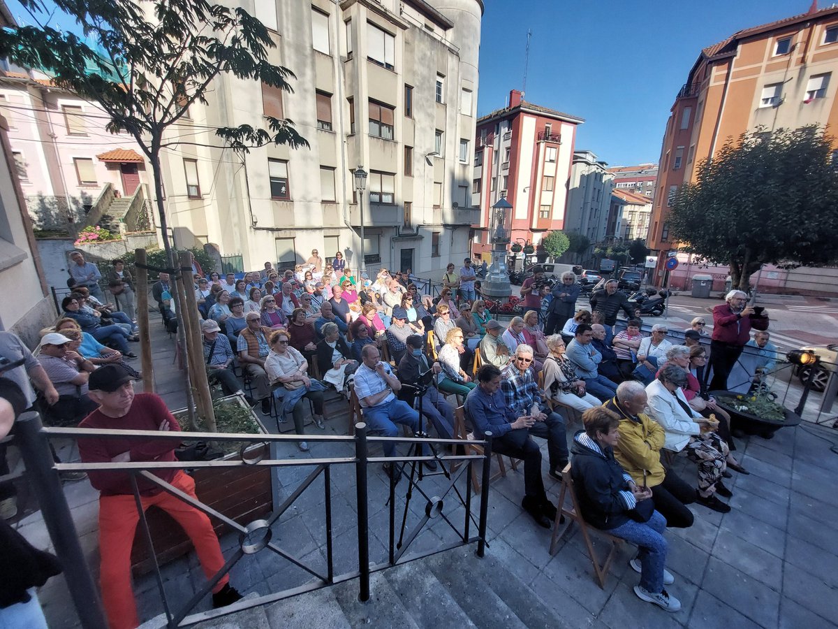 UnateCantabria's tweet photo. Qué hermosa está la plaza del Pilar... la ciudad y sus barrios llenos de vida con #Unate https://t.co/NEFEBTp6MP