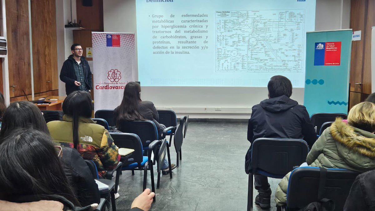SaludMagallanes's tweet photo. 🔴 A fin de mejorar calidad de atención de pacientes con diabetes mellitus tipo 2 #APS, referentes #ProgramaCardiovascular y #Promoción organizaron Jornada de Actualización Conocimientos y Prácticas con enfoque en gestión cardiovascular y nutrición @JorgeFlies @DPRMagallanes https://t.co/A42YA2ptMl