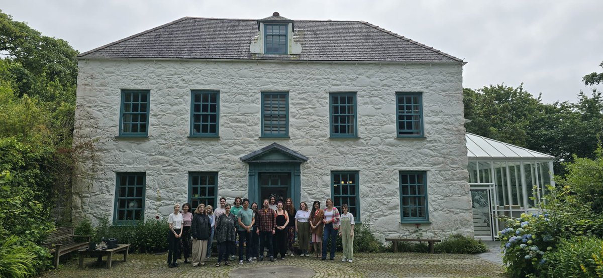 Flossing the Cat tweet media