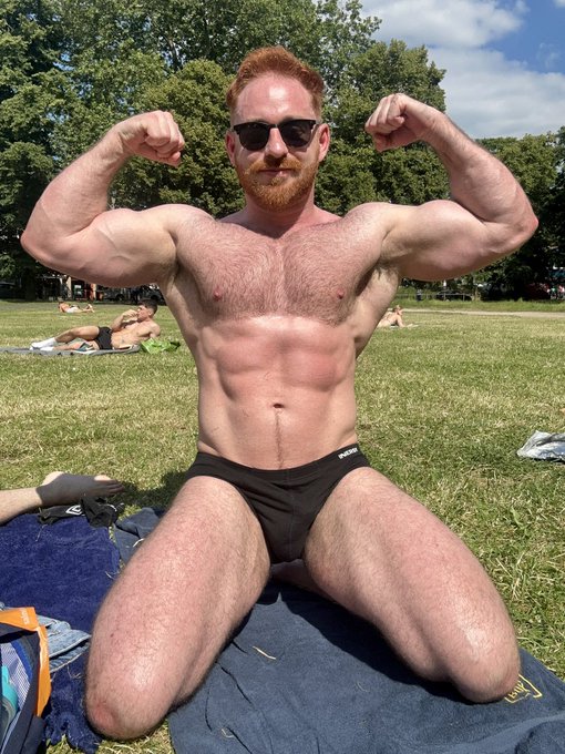 Suns out, guns out! https://t.co/AoNhXQtfPI