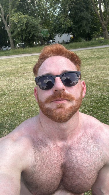 Suns out, guns out! https://t.co/AoNhXQtfPI