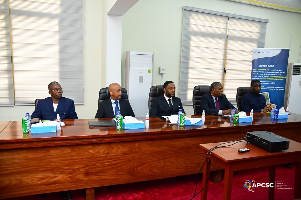 ebalemozindo's tweet photo. #RDC-#APCSC:
SOCIETE CONGOLAISE DE FIBRE OPTIQUE (SOCOF)
Le DG @FreddyShembo a eu une séance de travail ce lundi 24 Juin 2024 au siège de l’APCSC avec mon collègue, le nouveau Directeur Général de la Société Congolaise de Fibre Optique (SOCOF), Monsieur Prospère MPEYE ITONIWE.
Les échanges ont porté sur l’harmonisation des vues dans le cadre du programme Sino-congolais, pour un prochain partenariat qui permettra aux deux entreprises de remplir leurs missions dans les bonnes conditions.
#fibre #optique
#telecommunication
#société
#infrasturctures