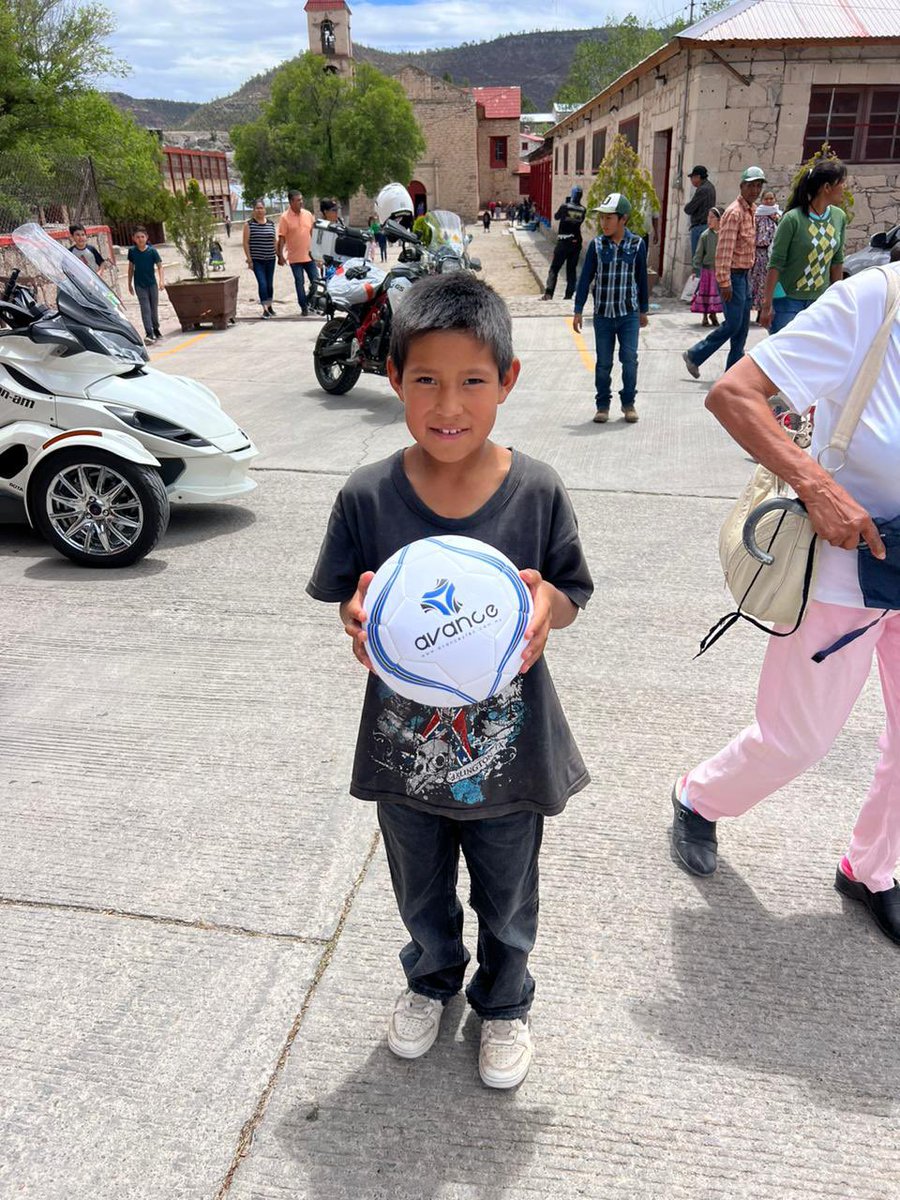 motofedmex's tweet photo. Felices por una nueva acción social de Motorrad Chihuahua en apoyo de los brigadistas y comunidad de la misión de Sisohuichi que combaten incendios forestales en la sierra tarahumara.   Bien por el bien de nuestros bosques!
#Rodarmas #dejandohuella https://t.co/rVc1EvOIA1