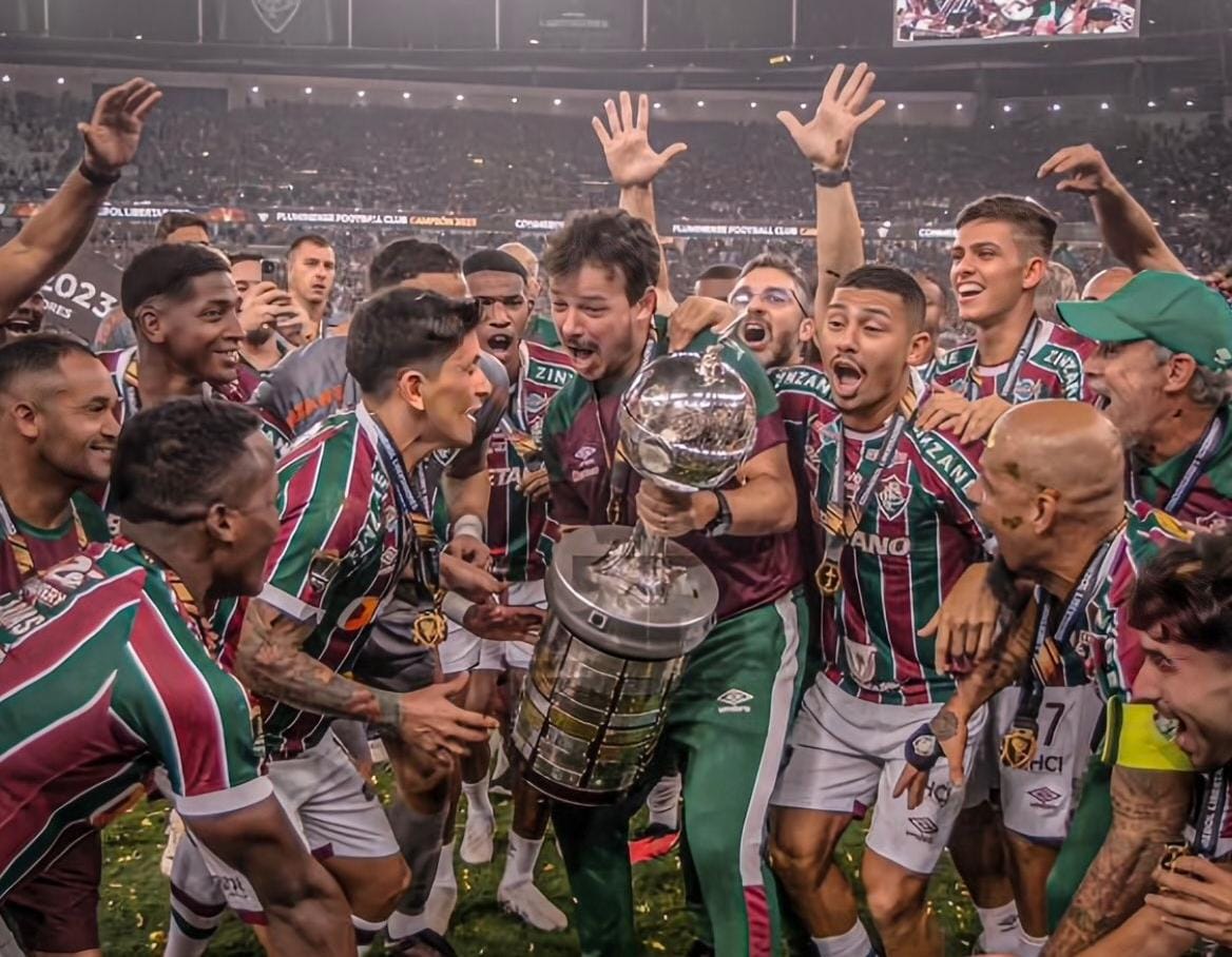 nevesmarcello's tweet photo. Fernando Diniz encerra a segunda passagem pelo Fluminense com 74 vitórias, 30 empates e 42 derrotas.

Somou três títulos, sendo dois inéditos na história do clube. 

🏆 Carioca 2023
🏆 Libertadores 2023
🏆 Recopa 2024

Foi o técnico mais longevo do clube no século. #geflu https://t.co/0CufPUuHT8