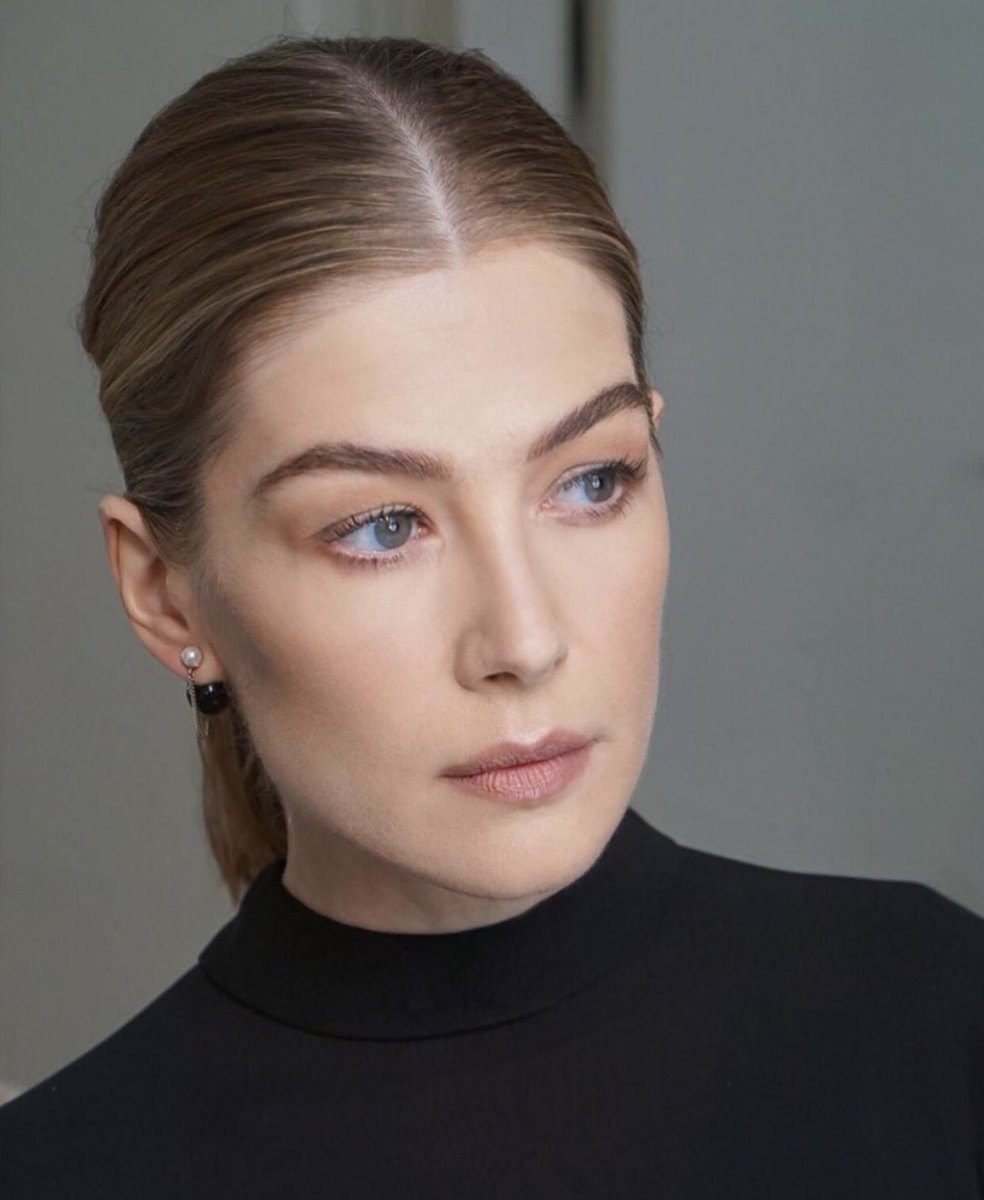 dailyrosamund's tweet photo. ROSAMUND X DIOR HAUTE COUTURE

📸 valeriaferreiramakeup https://t.co/k09ncSDTsY