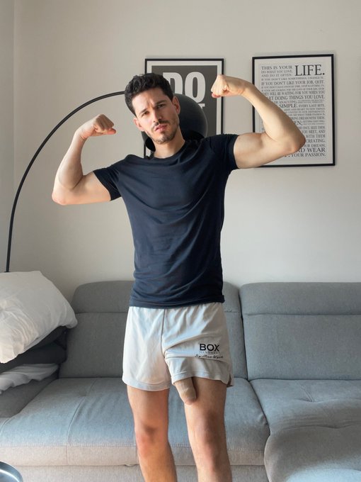 Watch Hunk Marc's leaked NSFW photo on TwXstars