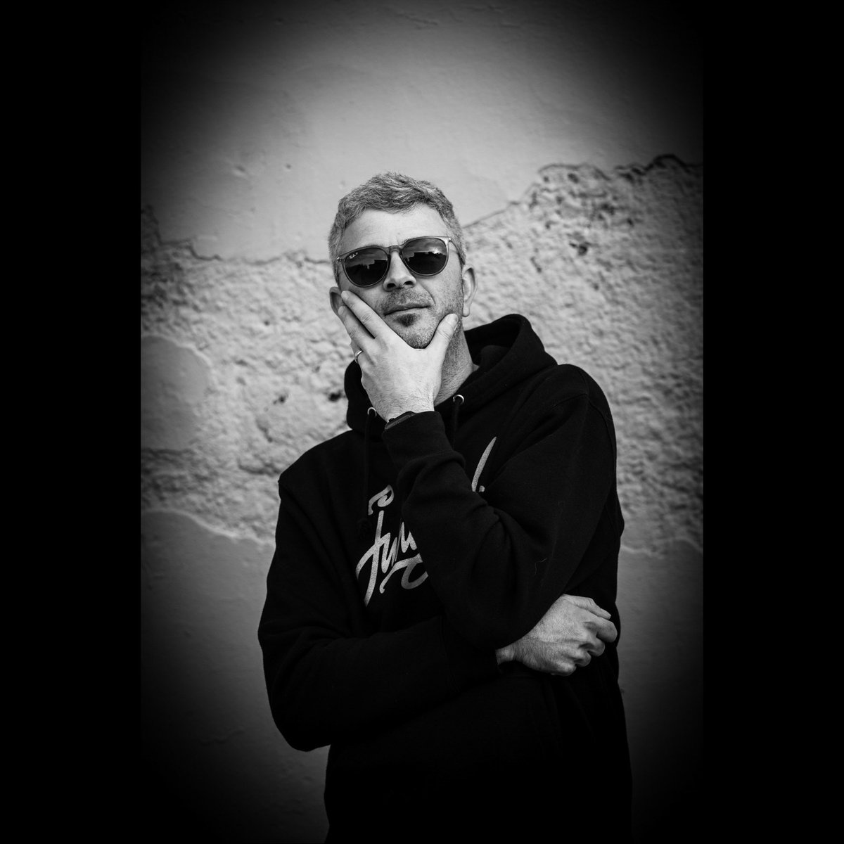 Mini Mix Mondays Ep. 18 featuring the Dnb legend Jamal is now live on SoundCloud! Listen to the 30 minute mix here: 

linktr.ee/sonicconvergen…