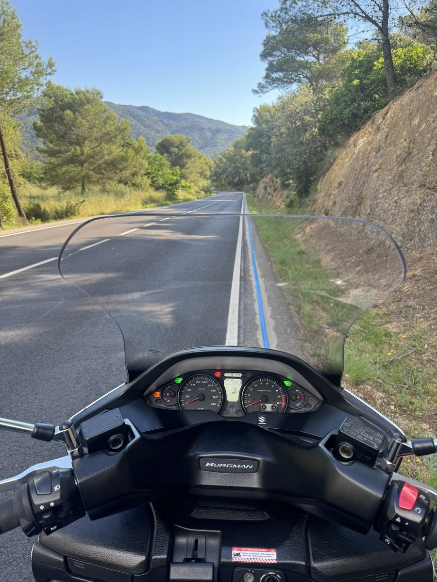 tychobrahe88's tweet photo. La carretera GI-682 coneguda com la carretera de les 1000 corbes és sense dubte la més espectacular de la #costabrava, no apte per a #pixapins ni conductors principiants. 

#raconsdeCatalunya #Burgman400 #mediterràniament https://t.co/R89kRYpSkA