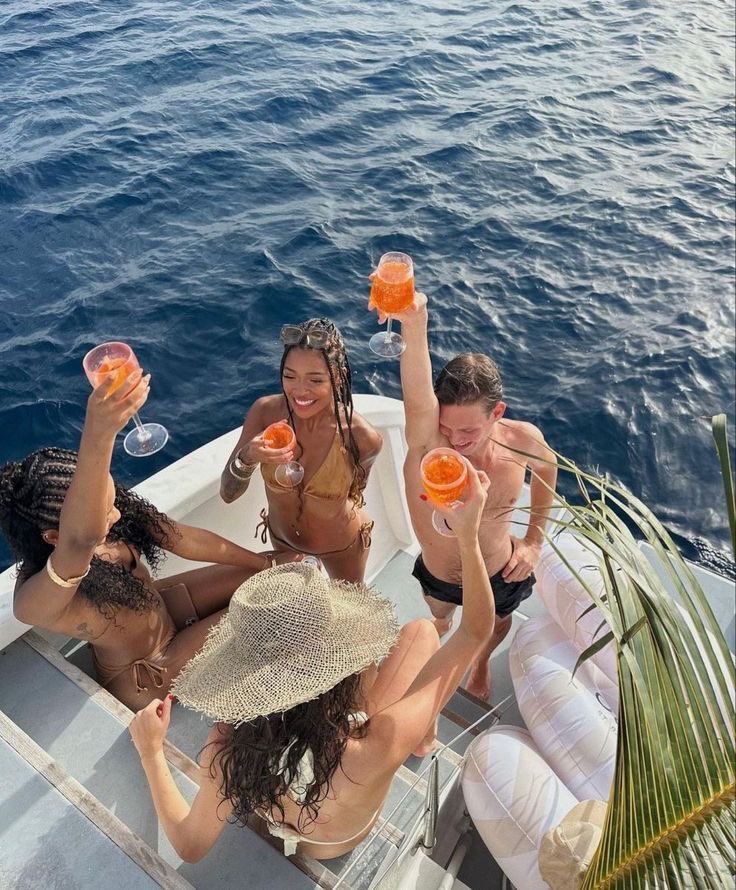 classyladylife's tweet photo. cheers to summer!🍹 https://t.co/Lt3bfsznS8